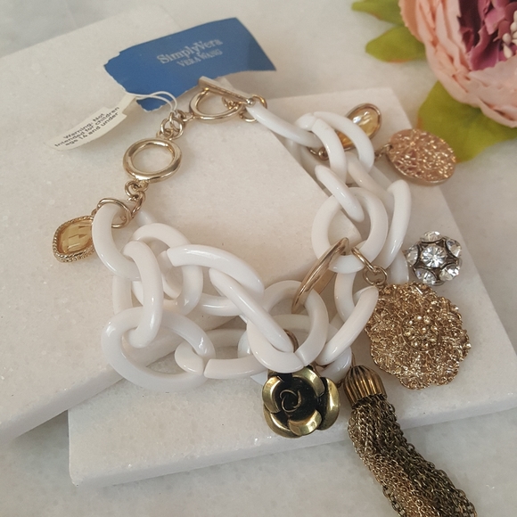 🎉🎉🎉 HOST PICK 🎉🎉🎉 Simply Vera White Charm Bracelet - Picture 2 of 8